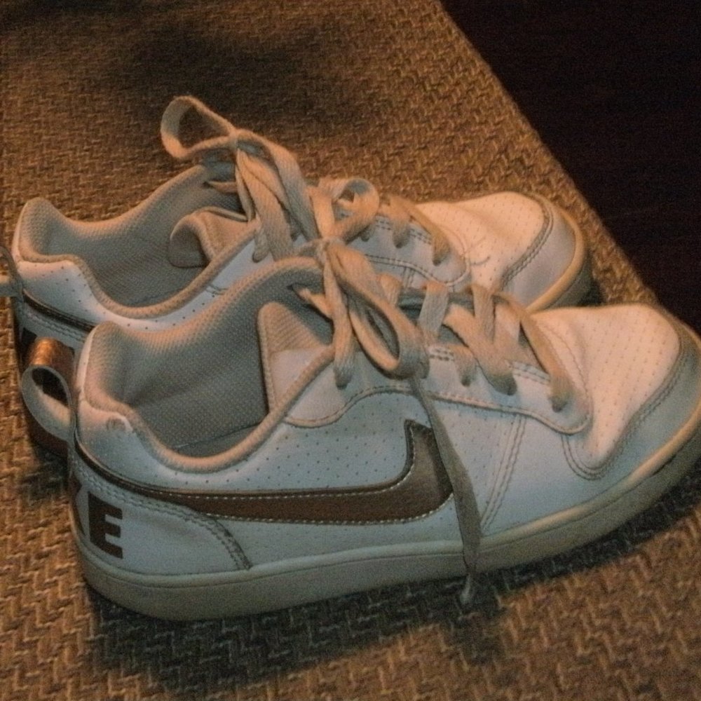 Nike Court Borough Low EP White & Gold Sneakers Shoes BV0745-100 youth size 4